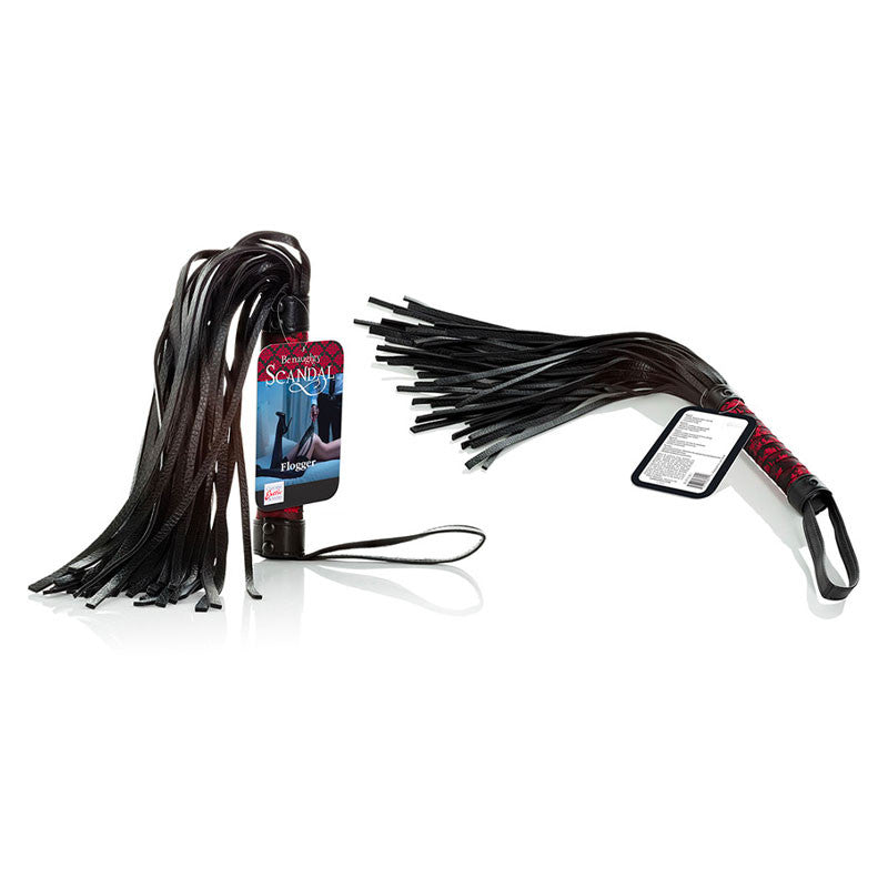 Martinet BDSM Scandal Flogger Noir & rouge - Calexotics