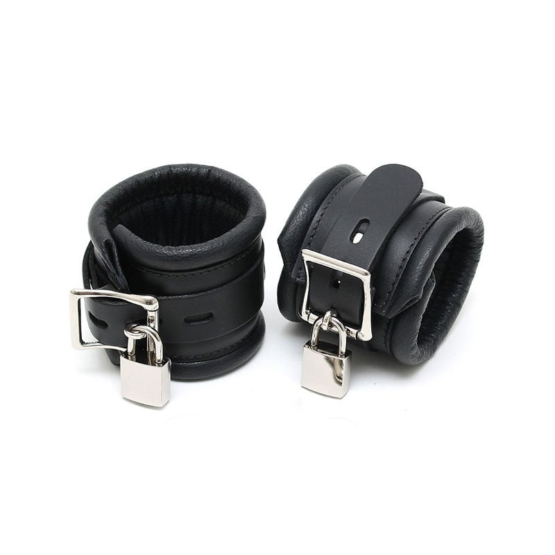 Anneau de retenue avec attaches poignets en cuir et cadenas - Rimba