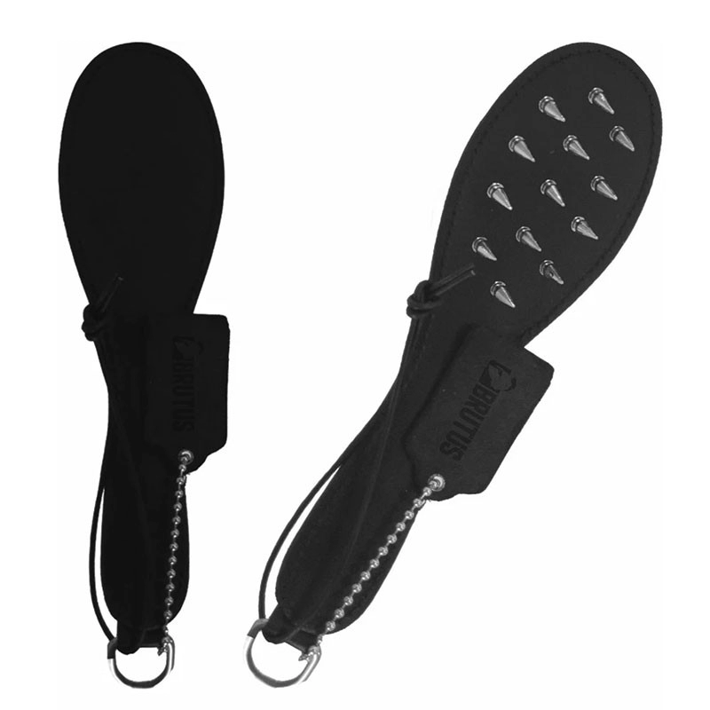 Tapette à pointes BDSM pour fessée Hell's Spiked Paddle - Brutus Leather